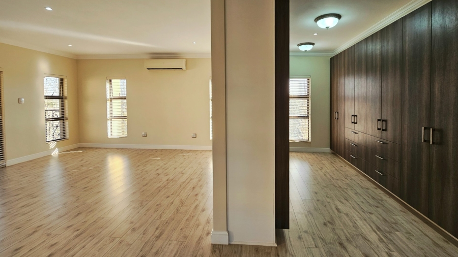 5 Bedroom Property for Sale in Kiepersol Free State